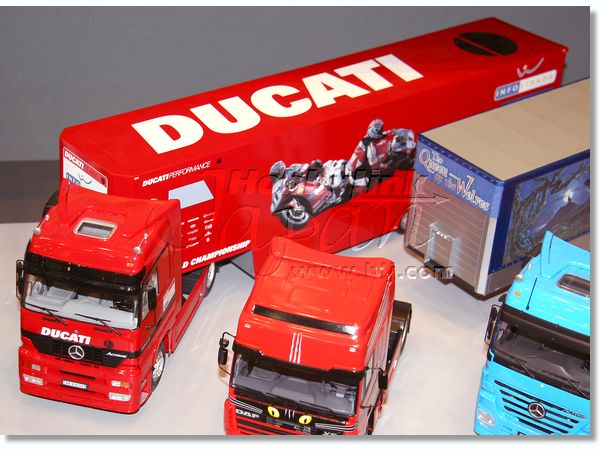 1 24 Ducati Corse Truck Amp Trailer 2002 By Italeri