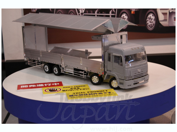 1/32 日野 プロフィア テラヴィ FW ハイウイング | HLJ.co.jp
