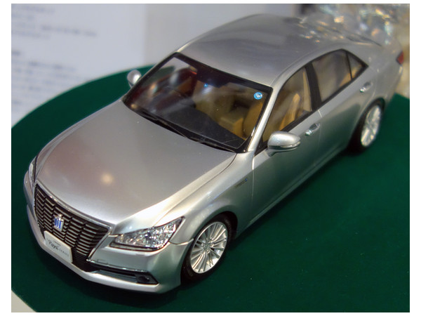 1/24 AWS210 クラウン ハイブリッド ロイヤルサルーン G 2012