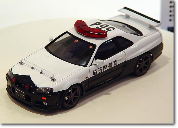 青島1/24スカイラインGT-R34パトカー塗装済 1/24 R34 スカイライン GT-R パトカーツートンカラー ボディ塗装済