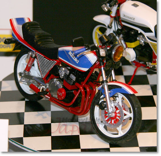SUZUKI GSX400Fの1/12スケールプラスチックモデルキット 1/12 スズキ