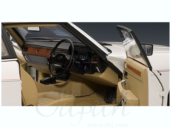 絶版未展示品 オートアート 1/18 ジャガー XJ-S ホワイト1980 絶版未展示品 オートアート 1/18 ジャガー XJ-S ホワイト1980