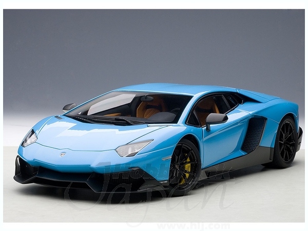 ランボルギーニアヴェンタドールLP720-4 50th アニバーサリオブルー 1/18 ランボルギーニ アヴェンタドール LP720-4 50th
