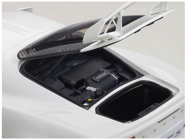 オートアート　ロータス　エキシージ　s 1/18 ミニカー　ホワイト AUTOart 1/18 Scale LOTUS EXIGE S White Diecast Car Model Toy