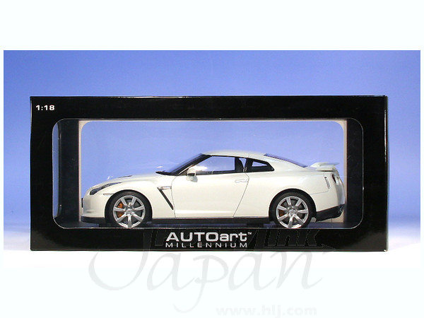 1/18 ニッサン GT-R R35 (ホワイトパール) | HLJ.co.jp