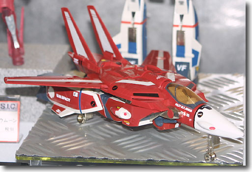 バンダイ1/55スケールVF-1Jバルキリー ミリア・Fジーナス機 復刻版