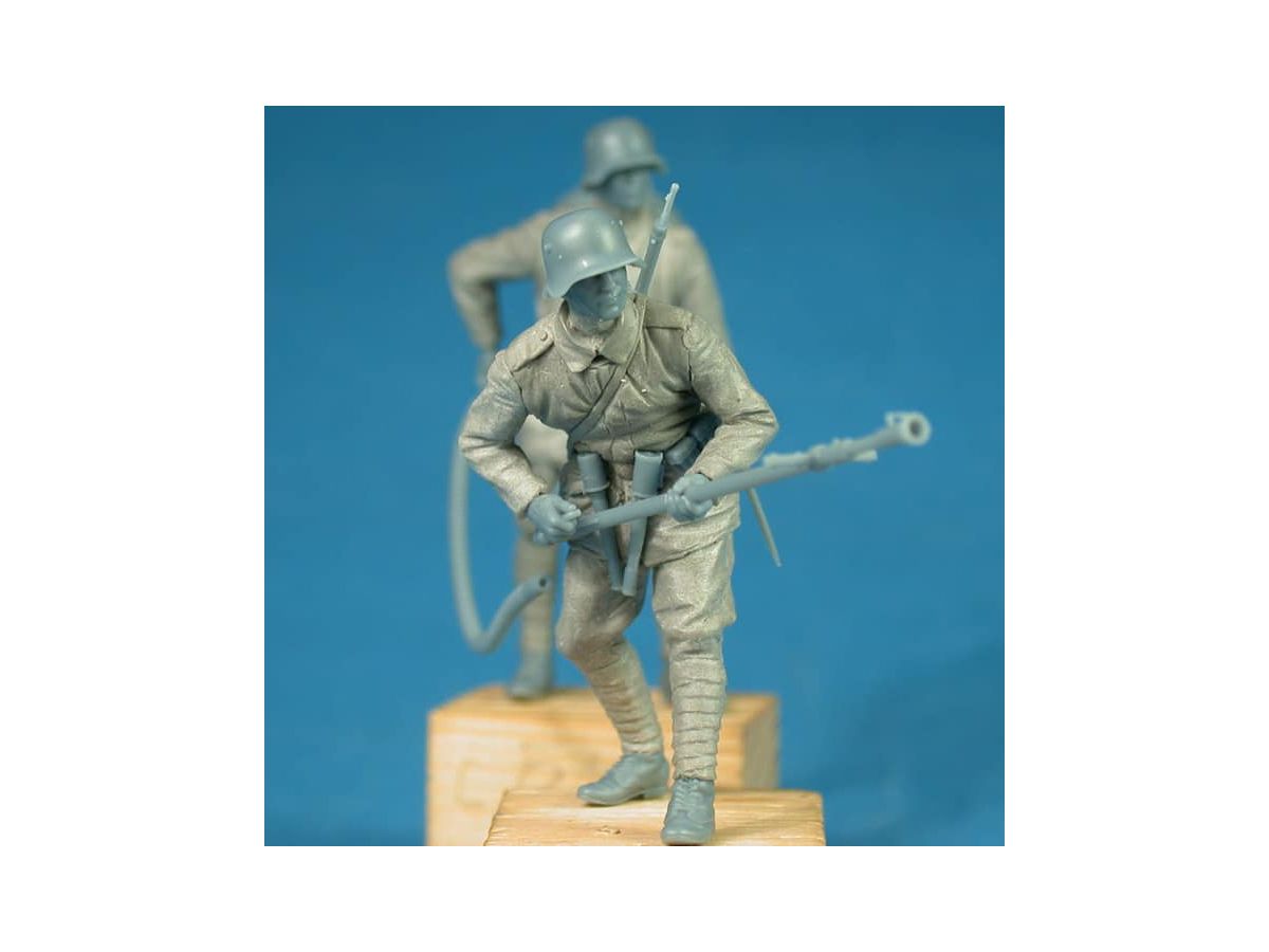 1/35 ドイツ義勇兵w/火炎放射器 (2体セット) | HLJ.co.jp