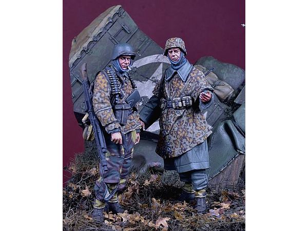 1/35 WWII ドイツ武装親衛隊 MG42機関銃手と迷彩ポンチョの兵士