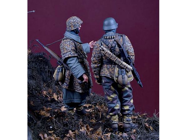1/35 WWII ドイツ武装親衛隊 MG42機関銃手と迷彩ポンチョの兵士