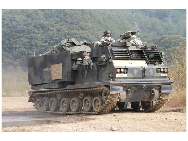 1/35 現用アメリカ陸軍 M270A1 多連装ロケットシステム (MLRS) | HLJ.co.jp