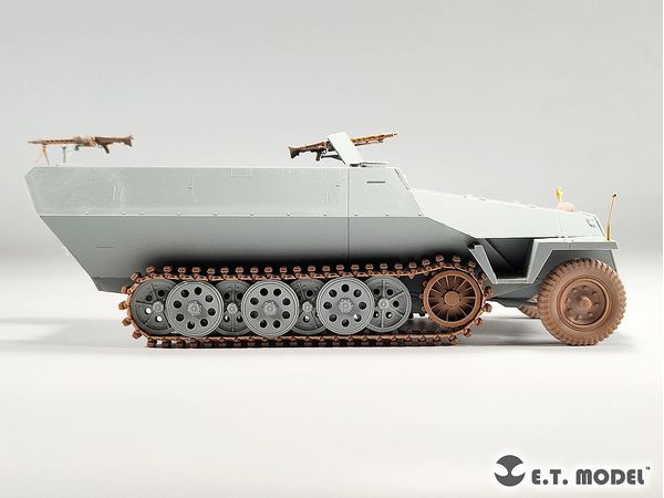 1/35 WWII ドイツ Sd.Kfz.251装甲兵員輸送車/Sd.Kfz.11 3トンハーフ