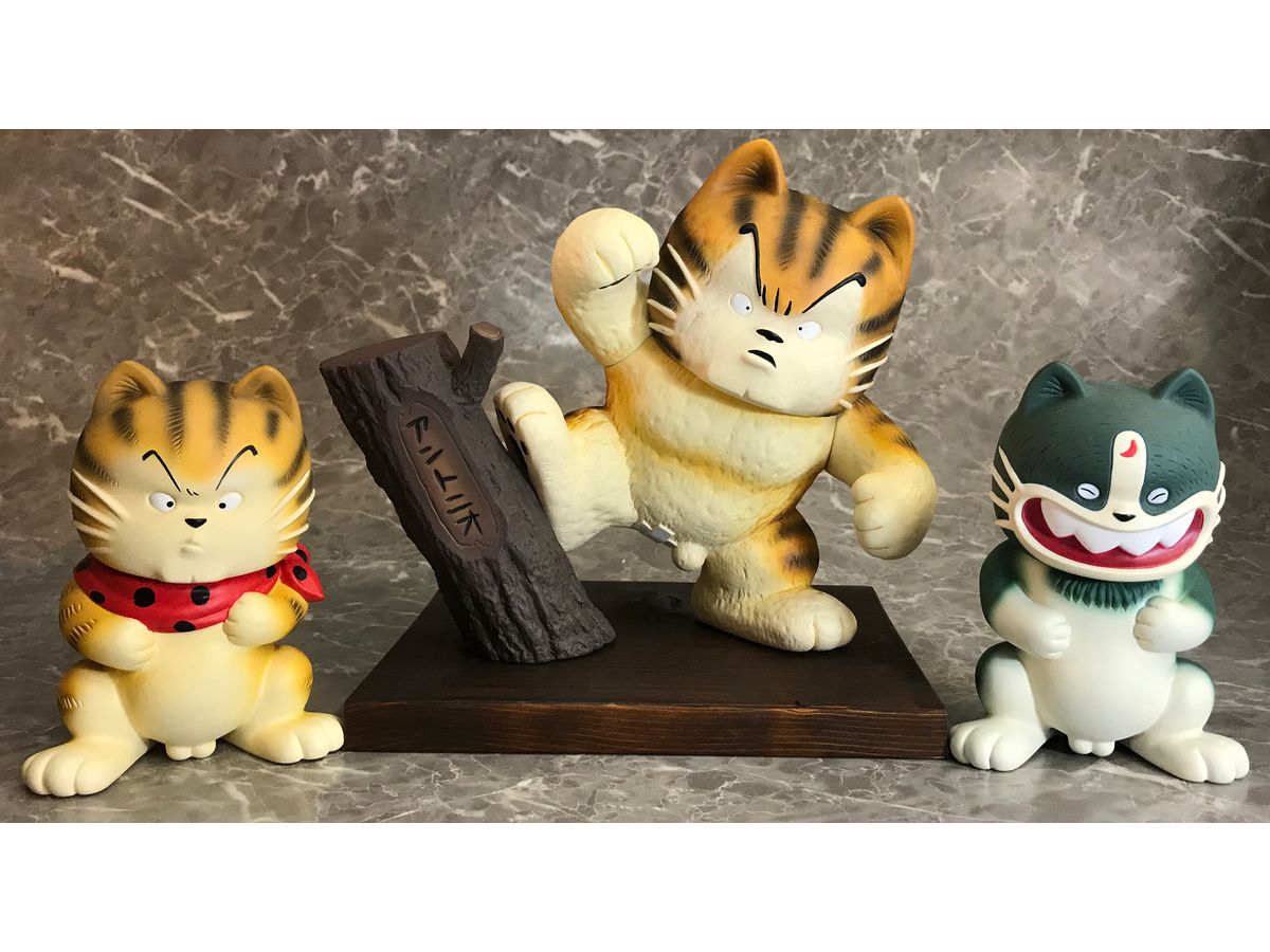 縁起のいい招き猫スタイル！『じゃりン子チエ』小鉄とアントニオJr.が