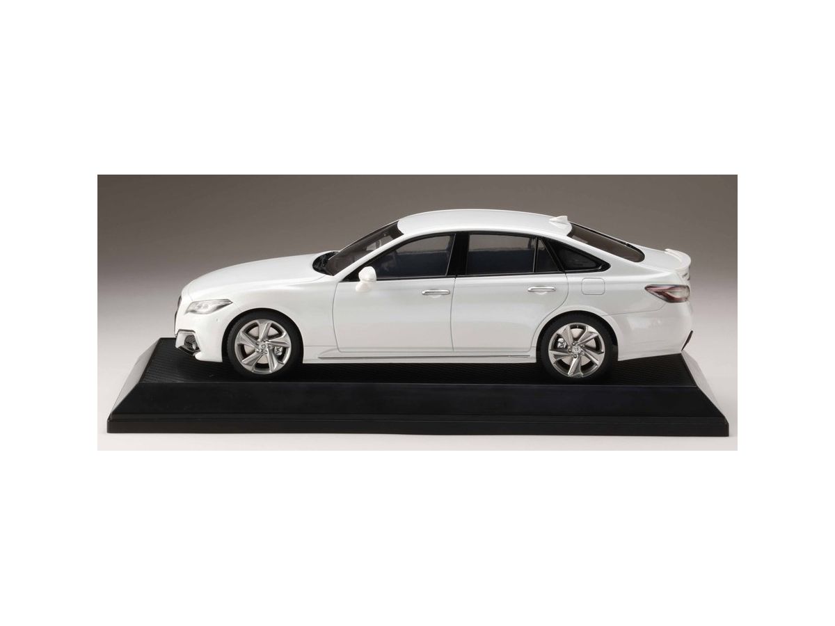 1/18 トヨタ クラウン RS アドバンス ホワイトパールクリスタル