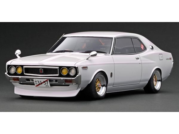 1/18 Nissan Laurel 2000SGX (C130) Metallic White / Purple | HLJ.co.jp