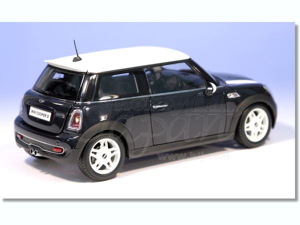 ミニチャンプス　1/18　ミニクーパー BMW ミニカー 1/18 ミニクーパー F54 OTTO-MOBILE MINI CLUBMAN