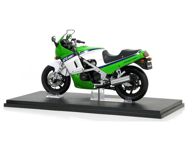 Kawasaki GPZ400R 完成品 1/12 Kawasaki GPZ400R グリーン/ ホワイト | HLJ.co.jp