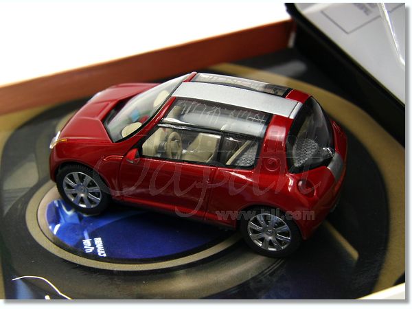 1/43 ルノー ZOE レッド | HLJ.co.jp