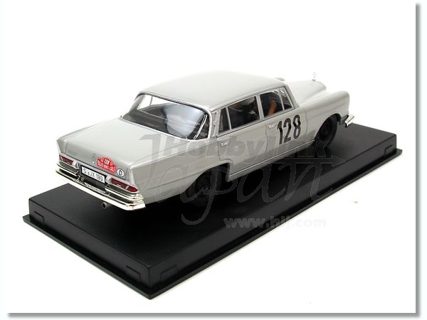 1/32 メルセデスベンツ 220SE 1960 モンテカルロラリー 優勝車