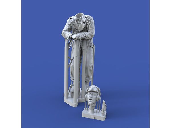 1/35 WWII ドイツ キューポラの親衛隊戦車兵 | HLJ.co.jp