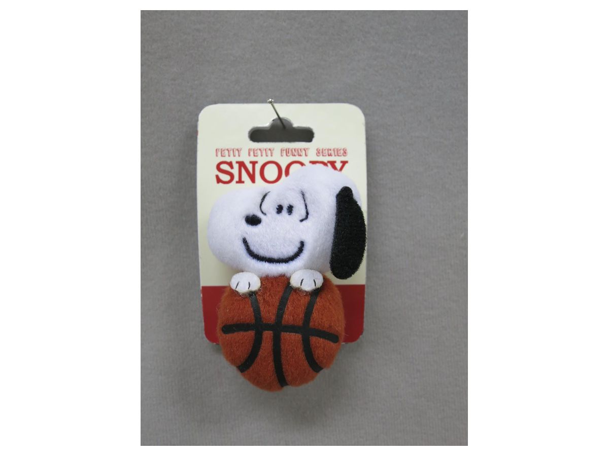 スヌーピー ぬいぐるみバッジ バスケ | HLJ.co.jp