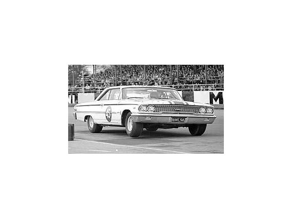 1/18 フォード ギャラクシー 500 / XL 1963年イギリス サルーンカー選手権 優勝 45 Jack Sears HLJ.co.jp