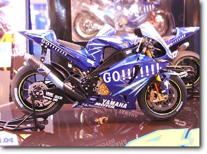 1/12 ヤマハ YZR-M1 '04 No, 46 完成品 | HLJ.co.jp