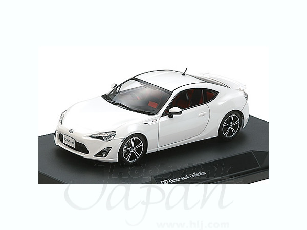 1/24 トヨタ 86 サテンホワイトパール (完成品) | HLJ.co.jp